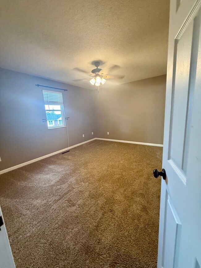 Building Photo - 1814 Sandstone Dr