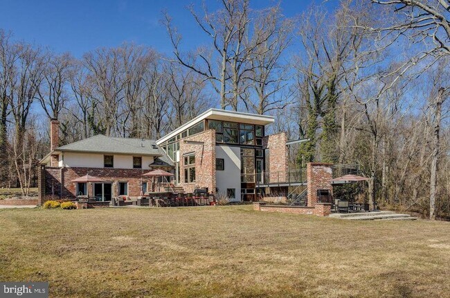 Building Photo - 1127 Winding Dr