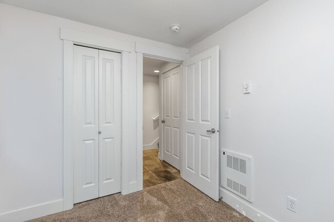 Building Photo - Charming 3 Bed Townhouse in Seattle