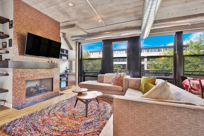 Building Photo - 1111 W 15th St