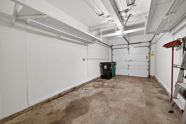 Building Photo - 212 Amherst Ct
