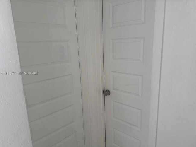 Building Photo - 732 SW 6th St