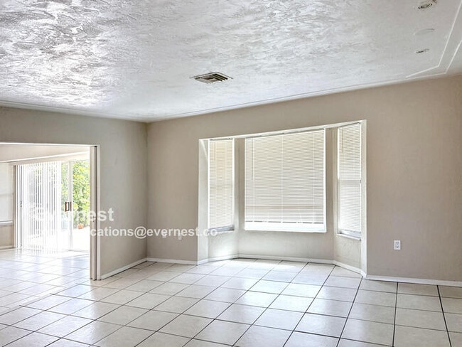 Building Photo - 2 Brentwood Ln