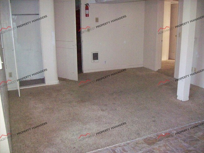 Building Photo - r70c