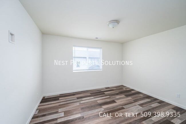 Building Photo - 2 Bed, 2.5 Bath Townhome for Rent