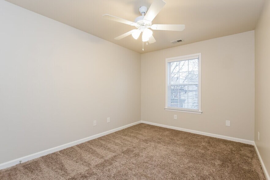 Building Photo - 203 Highland Falls Dr