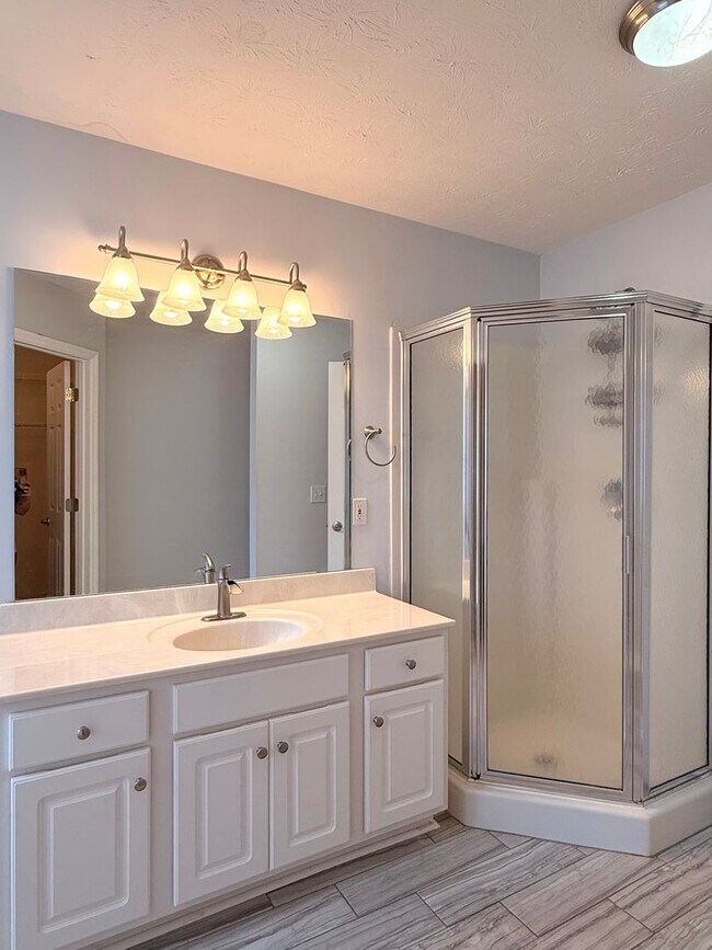 Building Photo - Beautiful 3-Bedroom Home in Desirable Ogle...