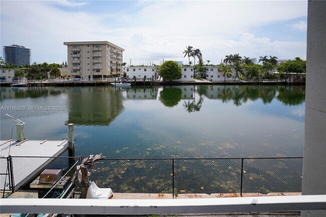 Building Photo - 8321 Crespi Blvd