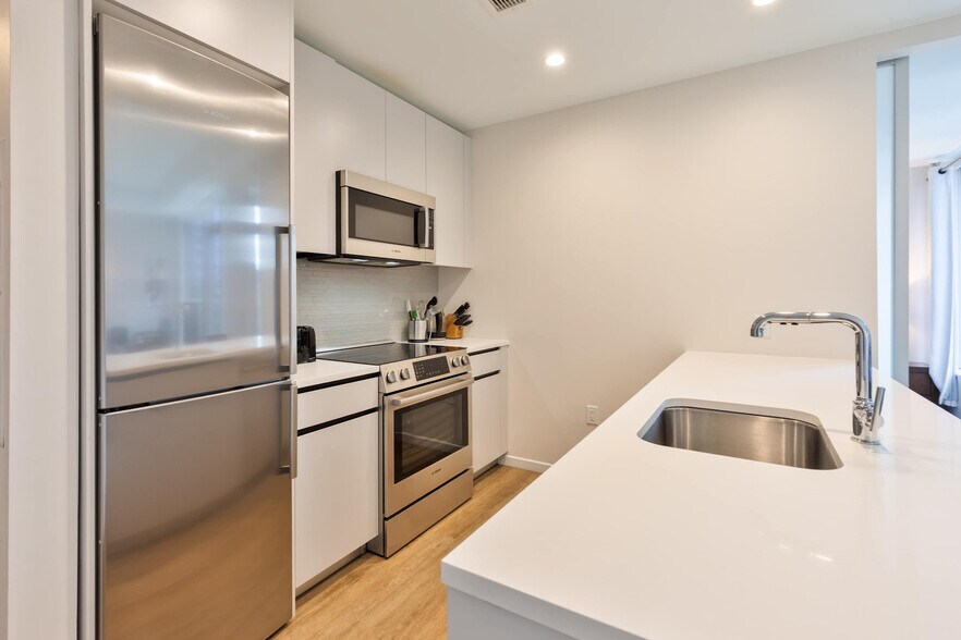 Building Photo - 131 Seaport Blvd