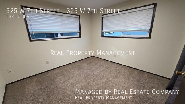 Building Photo - 325 W 7th St