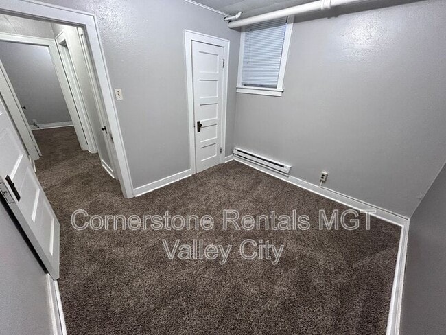 Building Photo - 208 5th Ave SW