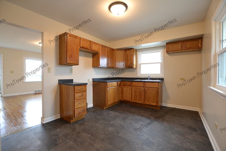 Building Photo - 205 Algonquin St