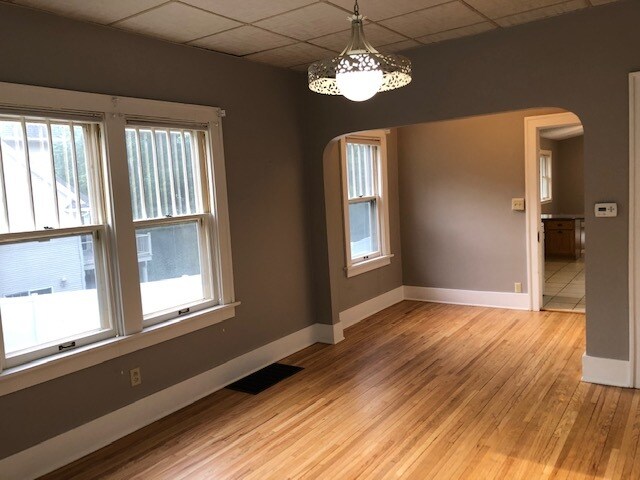 Building Photo - 121 Highland Dr