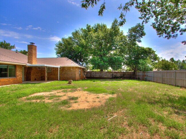 Building Photo - 704 Pepperdine Ave