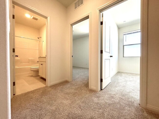 Building Photo - Brand new Townhome in Summerlin Grand Park Village