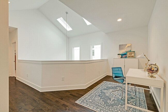 Building Photo - Modern West Nashville Living Near The Nations