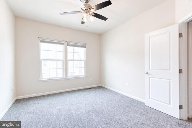 Building Photo - 365 Chessington Dr