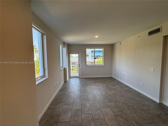 Building Photo - 2500 SW 22nd Terrace