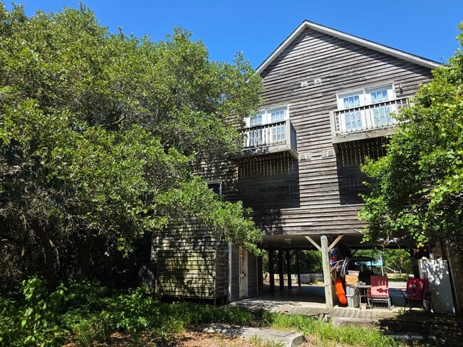 Building Photo - Island Living Just Steps from the Beach – Charming 3BR Retreat in Emerald Isle