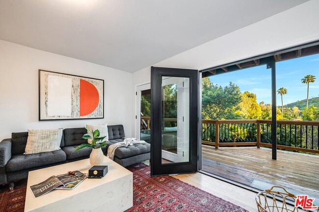 Building Photo - 3323 N Knoll Dr