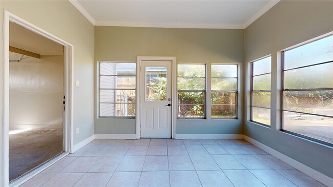 Building Photo - 317 Moody St