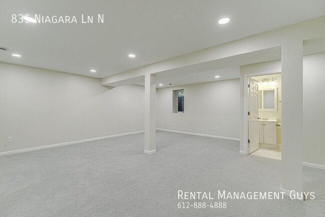 Building Photo - Stunning 4 Bedroom Home! Wayzata School District!