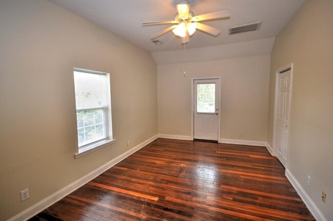 Building Photo - 216 Tryon St