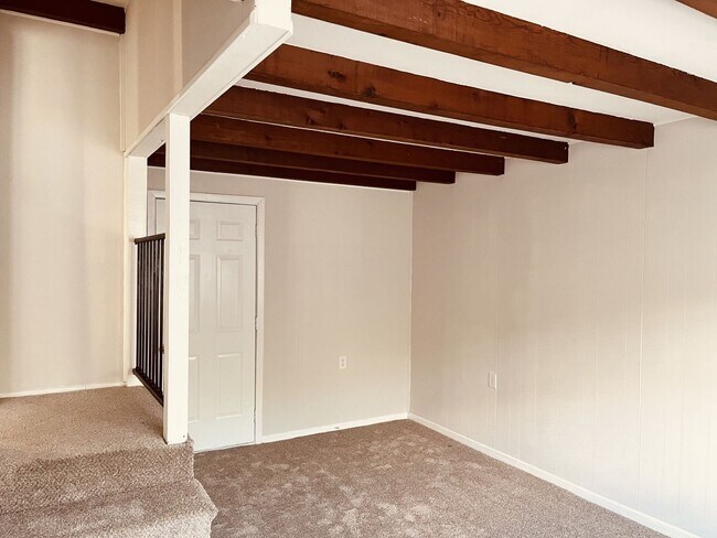 Building Photo - 1112 Wilson Rd
