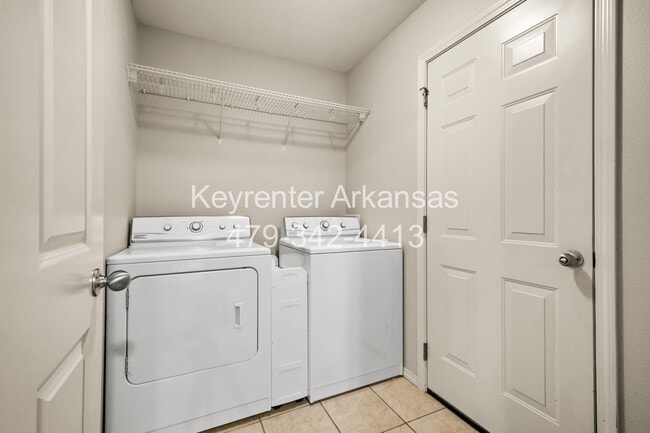 Building Photo - Great 3 Beds + 2 Baths Home with Solar Panels! Large Covered Patio!