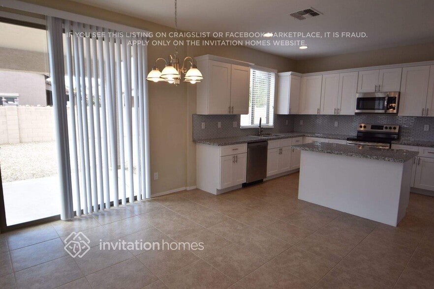 Building Photo - 17227 W Elm St