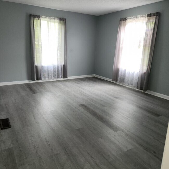 Building Photo - 4206 E 33rd St