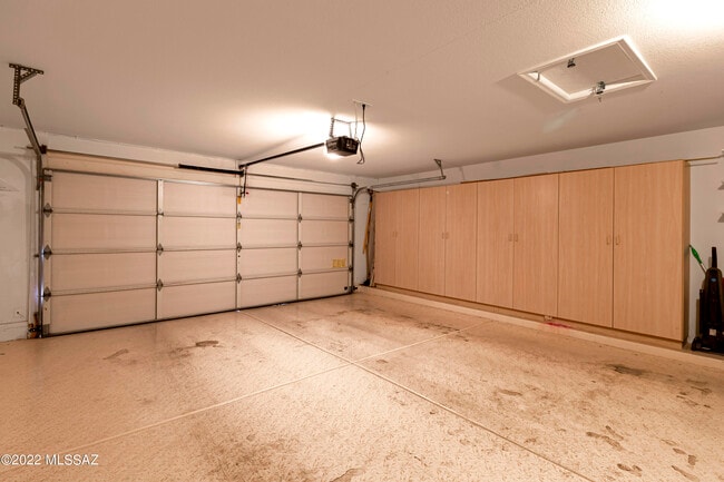 Building Photo - 65685 E Rocky Trail Dr