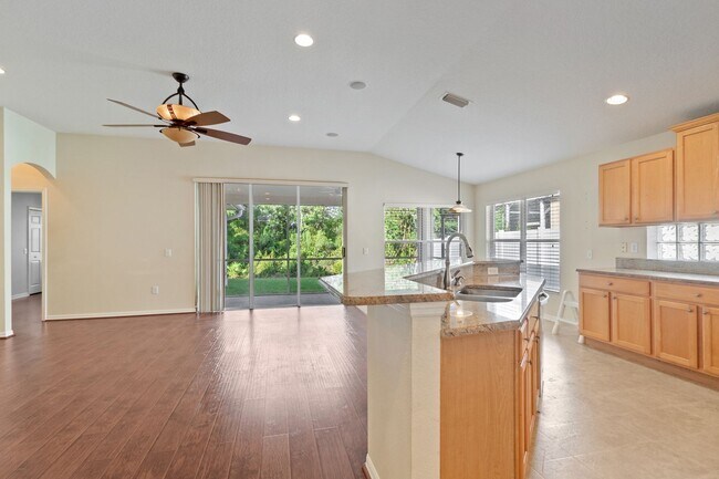 Building Photo - 4 bed, 2 Bath New Tampa Home for Lease!