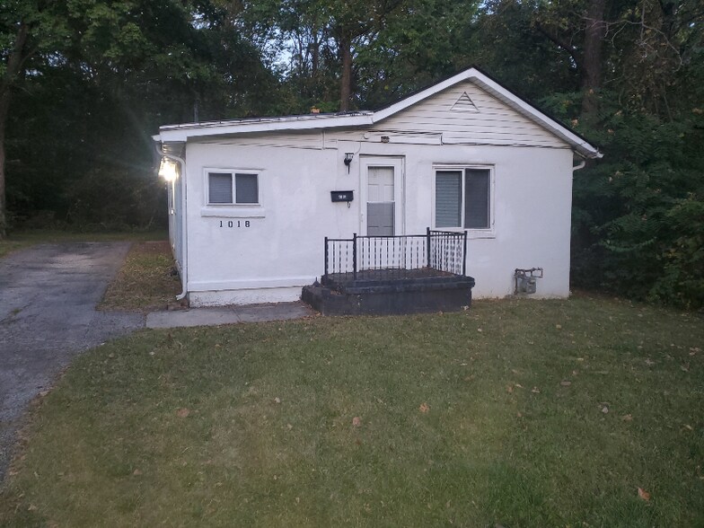 Building Photo - 1018 Erbe Ave