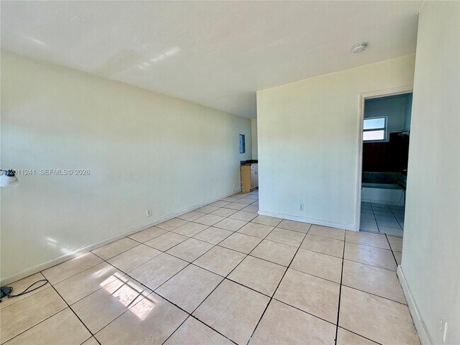 Building Photo - 1041 NW 7th Ct