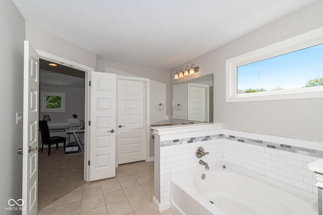 Building Photo - 10599 Geist View Dr