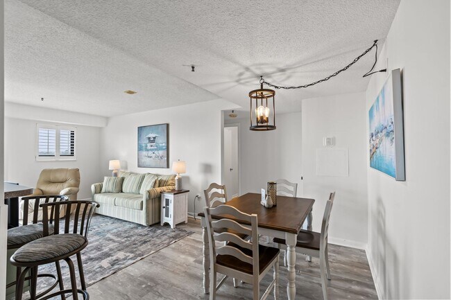 Building Photo - $2,000/month – Snowbird Rental, Oceanfront 2BR/2BA in Myrtle Beach Resort