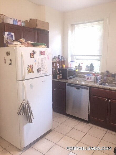 Building Photo - 4.5 Centre St