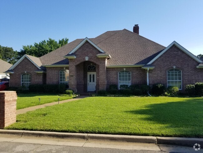 Front of House - 3205 Thornbird Ln