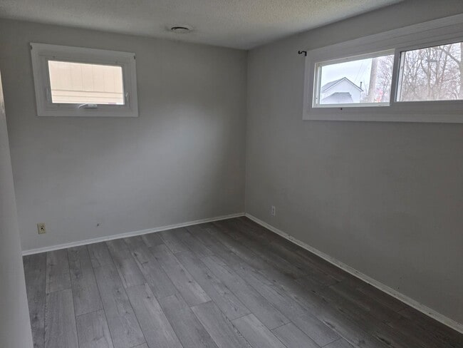 Building Photo - 2 bed, 1 bath Home in Elkhart IN   ACCEPTING SECTION 8