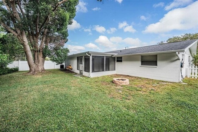 Building Photo - 7916 Yucca Dr