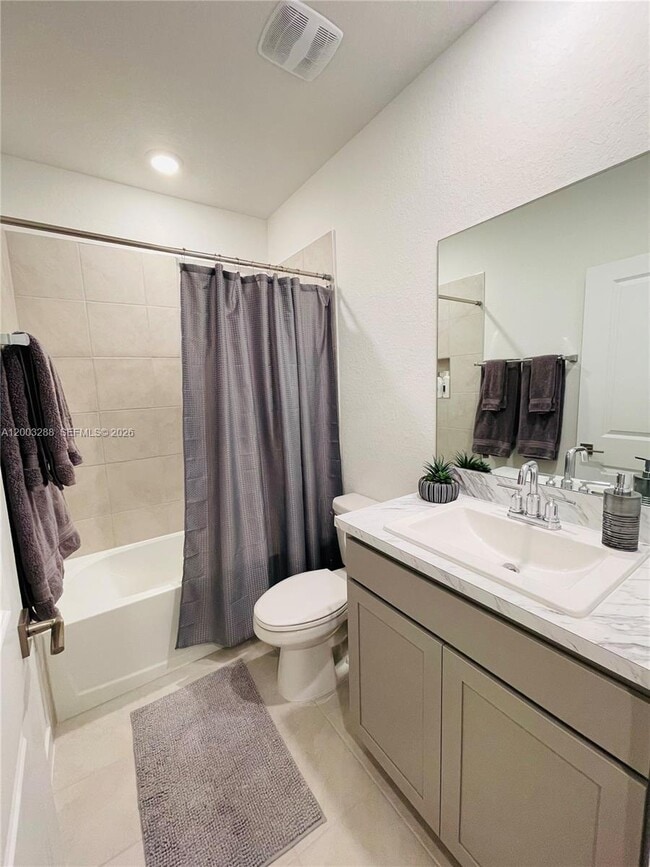 Building Photo - 916 SE 19th St