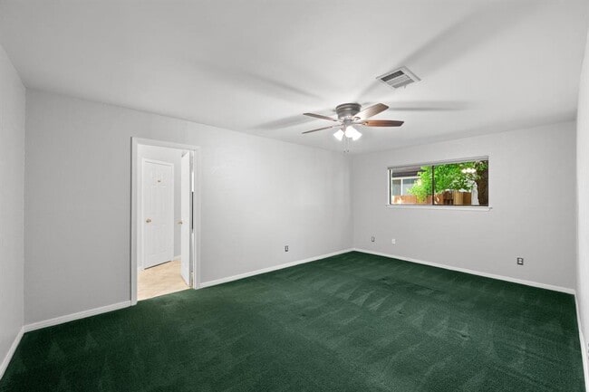 Building Photo - 3303 Sanderling Trail