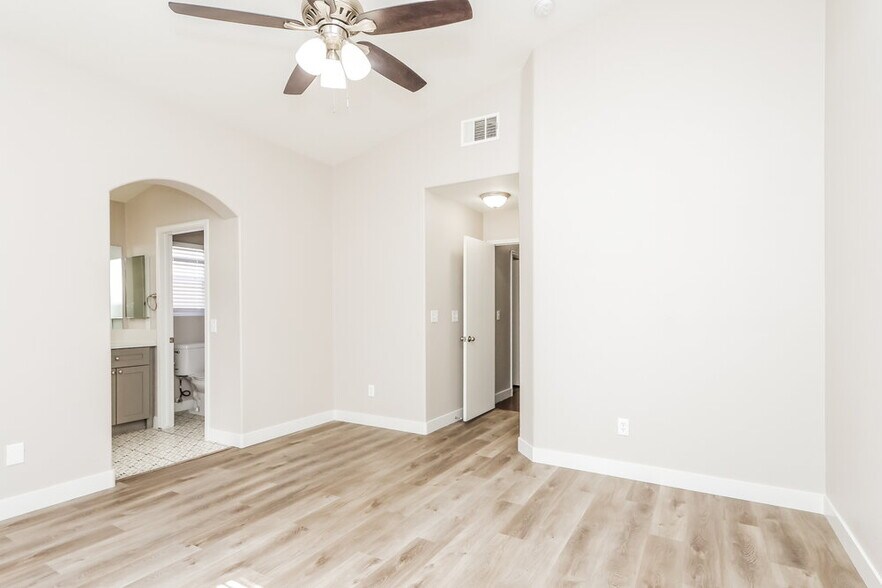 Building Photo - 964 Moore Oaks Ct
