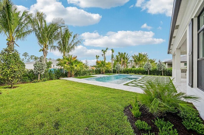 Building Photo - 13621 Le Christine Dr