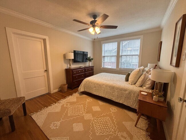 Building Photo - 217 Thayer St