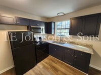 Building Photo - Newly Renovated Apartments in Green Oaks- Water Included!