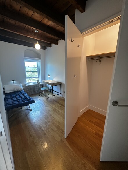 Bed2 or Home Office - 682 President St
