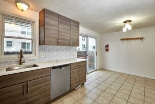 Building Photo - 31 Reservoir St