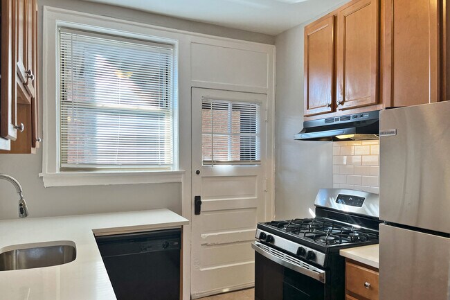 Primary Photo - 8-12 Van Buren St. and 336-350 S. Austin Blvd.